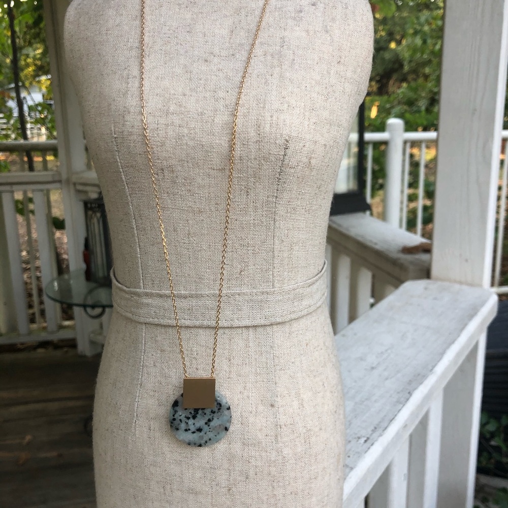 NEW - Beautiful natural stone & brass necklace